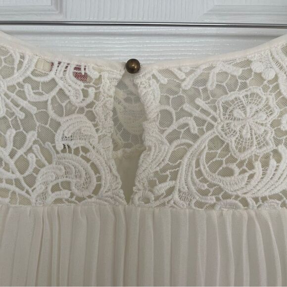 Sundance Cream Lace Pleated Blouse Sz M NWOT - Picture 8 of 8